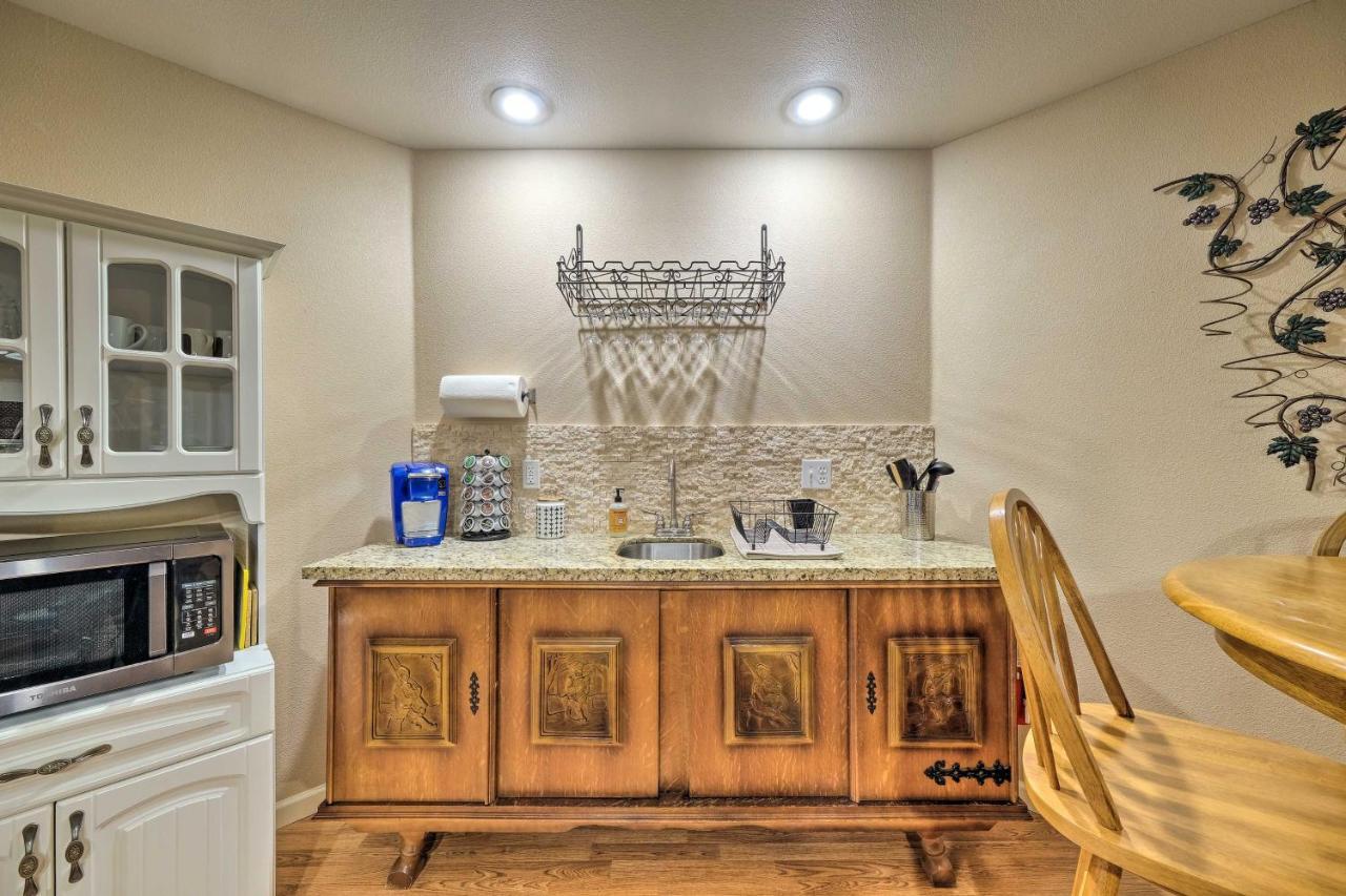 Convenient Apt With Fire Pit About Half-Mi To Lake! グローヴランド エクステリア 写真