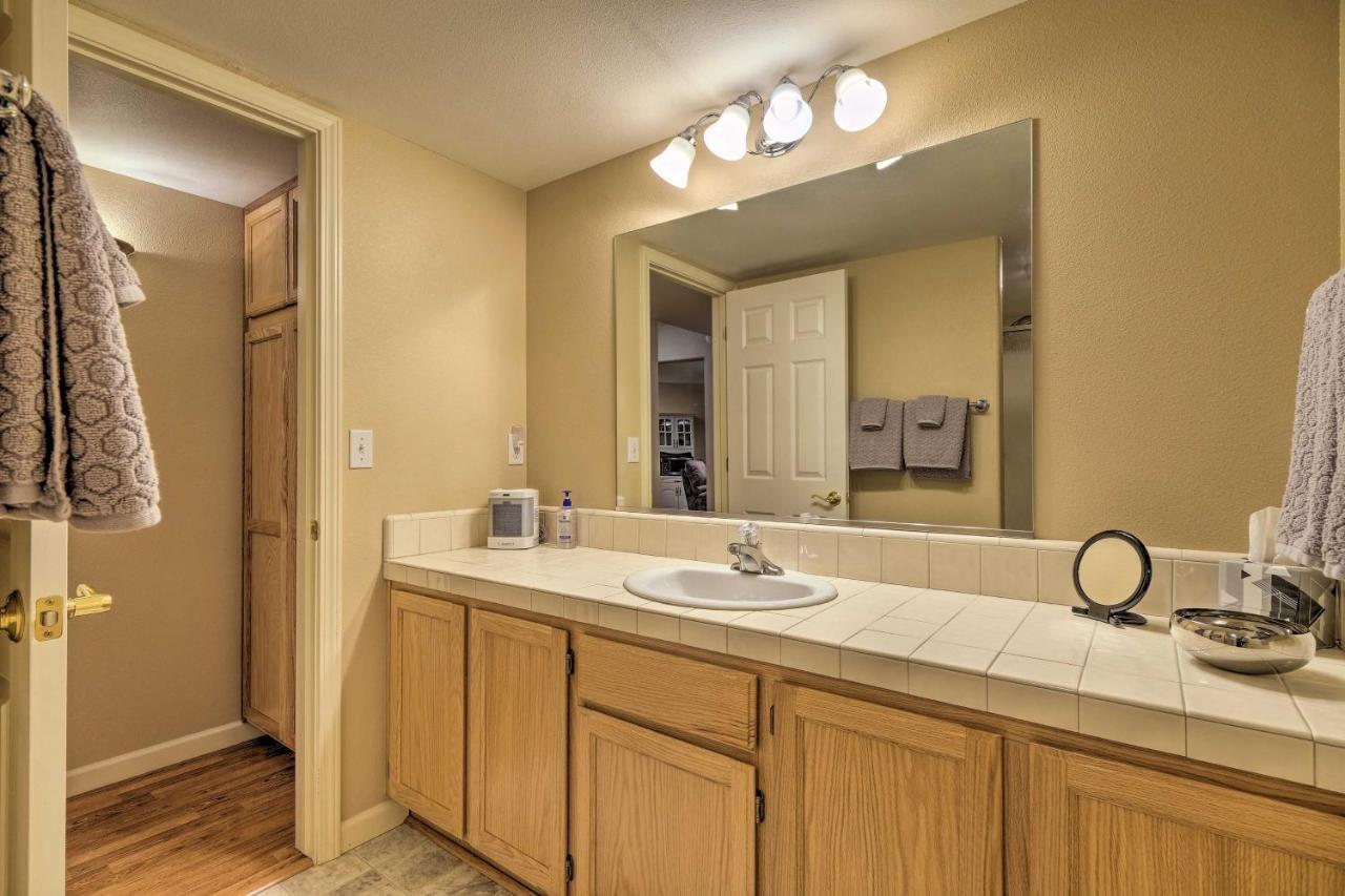 Convenient Apt With Fire Pit About Half-Mi To Lake! グローヴランド エクステリア 写真